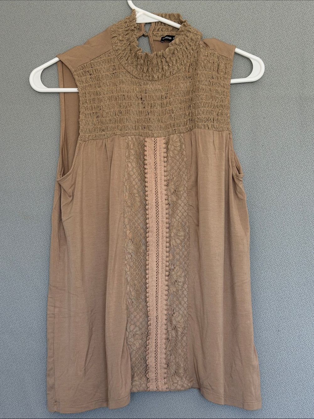 Cable & Gauge Taupe Smocked Neck Lace-Panel Sleeveless Top Size Medium